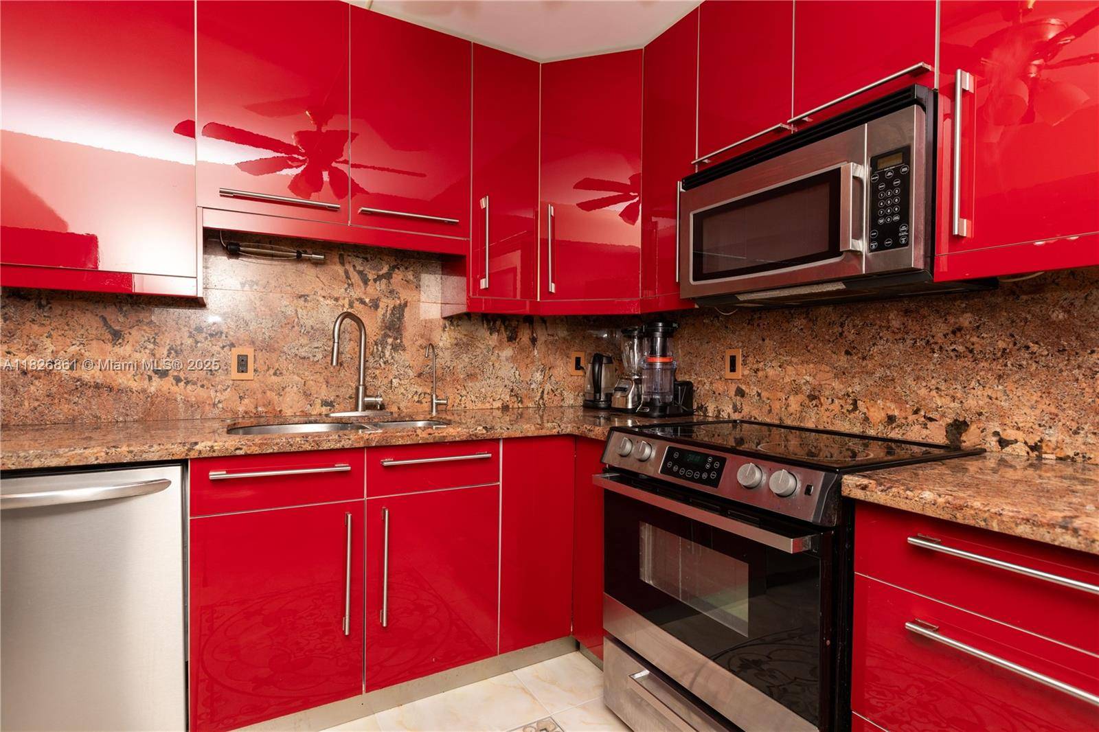 Hollywood, FL 33019,1500 S Ocean Dr #4B