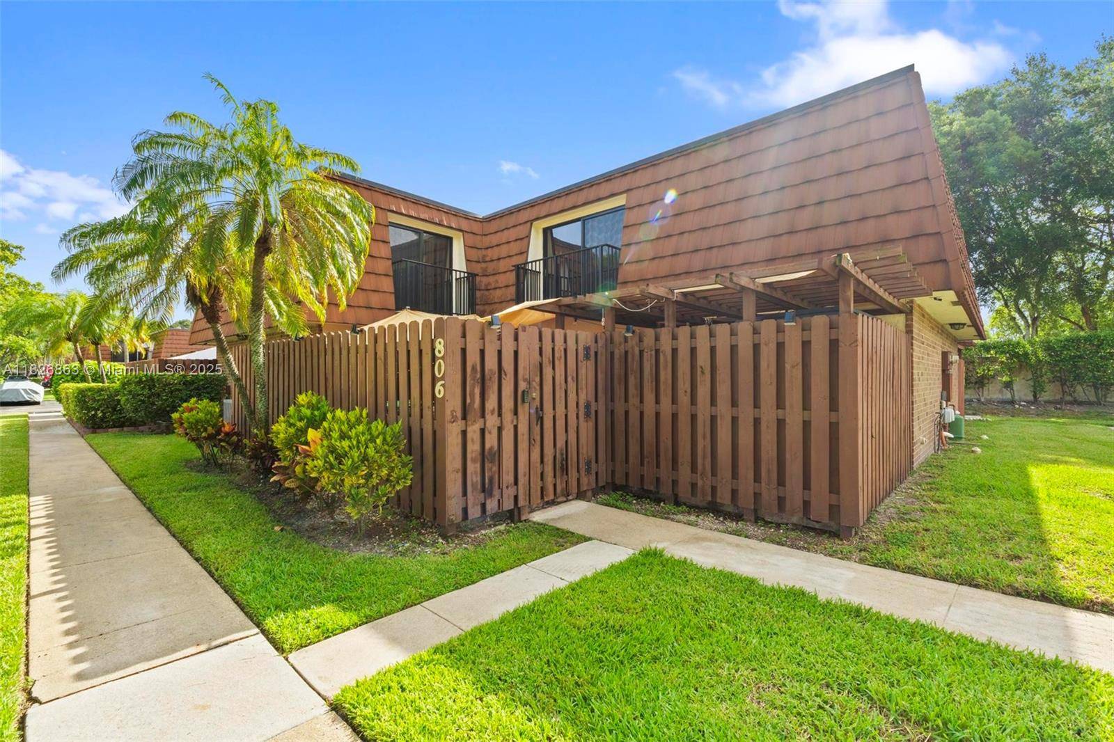 Davie, FL 33325,806 SW 119th Way