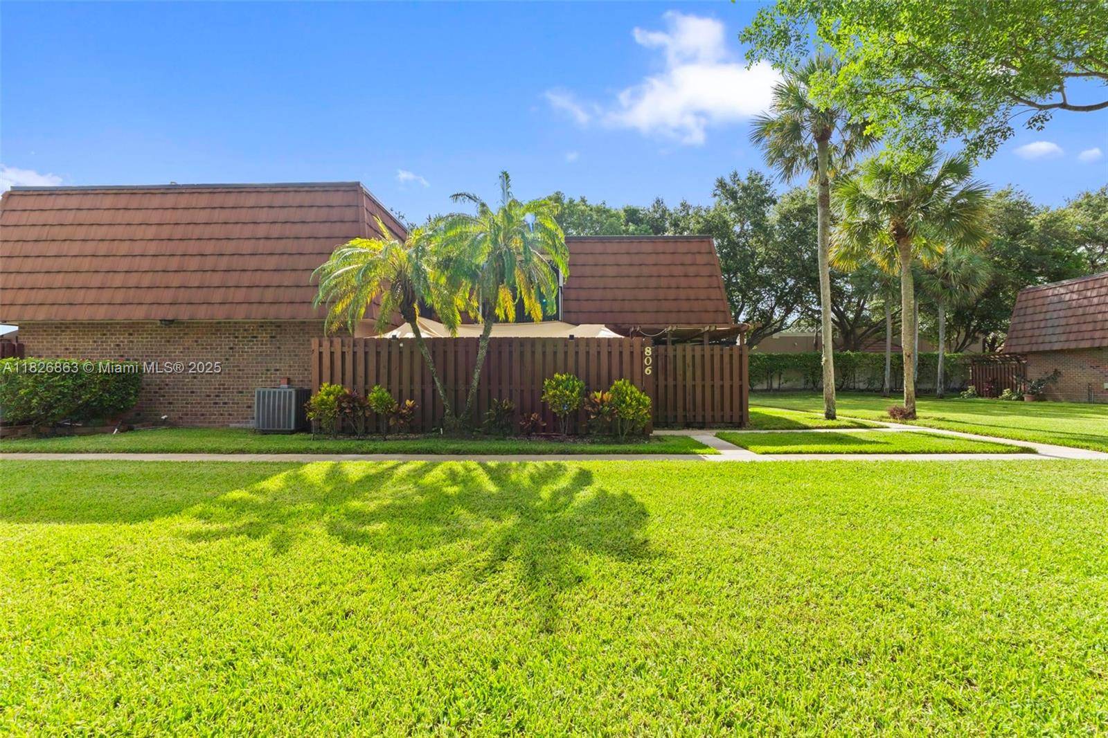Davie, FL 33325,806 SW 119th Way
