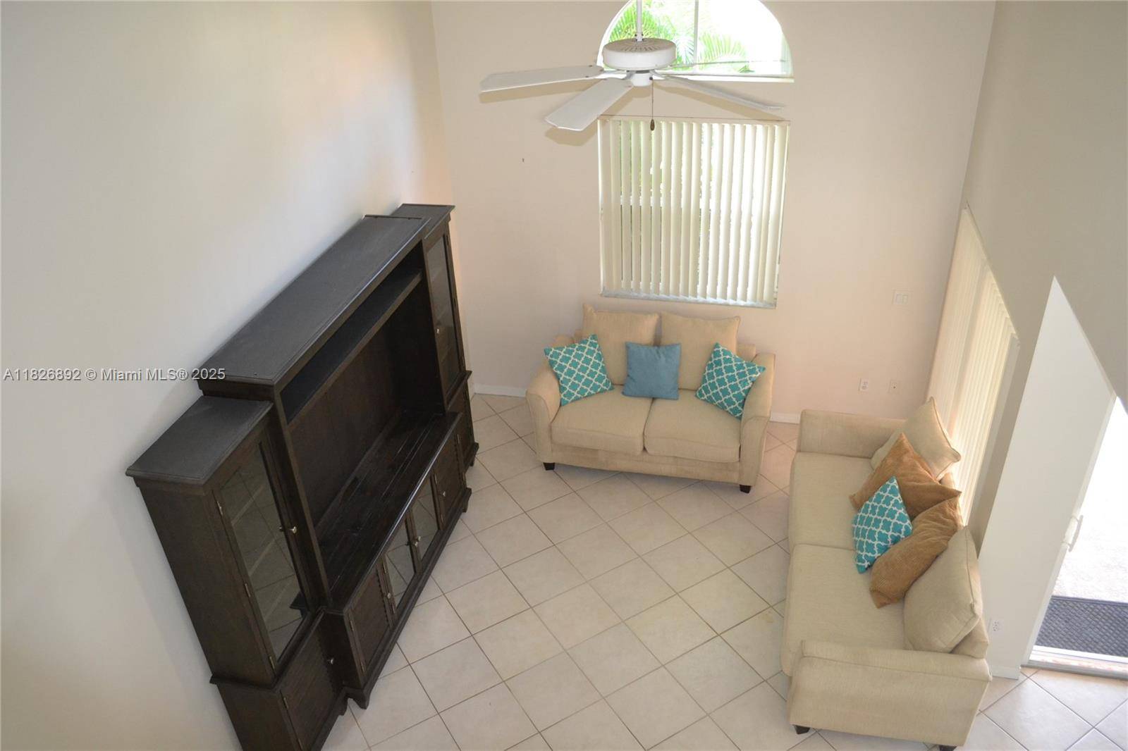 Hollywood, FL 33020,1537 E Lake Ct