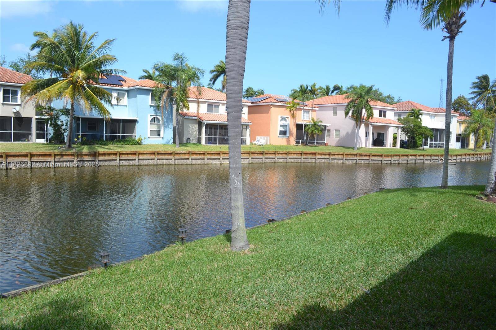 Hollywood, FL 33020,1537 E Lake Ct