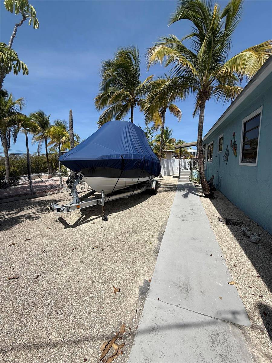 Tavernier, FL 33070,211 Banyan Ln