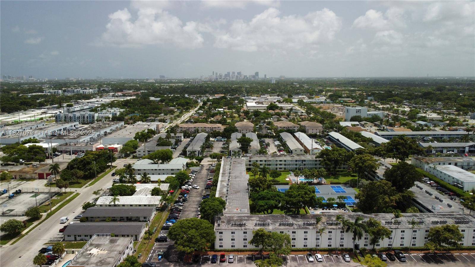 Oakland Park, FL 33334,250 NE 40th St #36