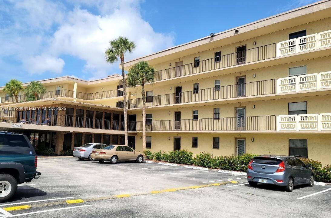Boca Raton, FL 33428,9355 SW 8th St #402