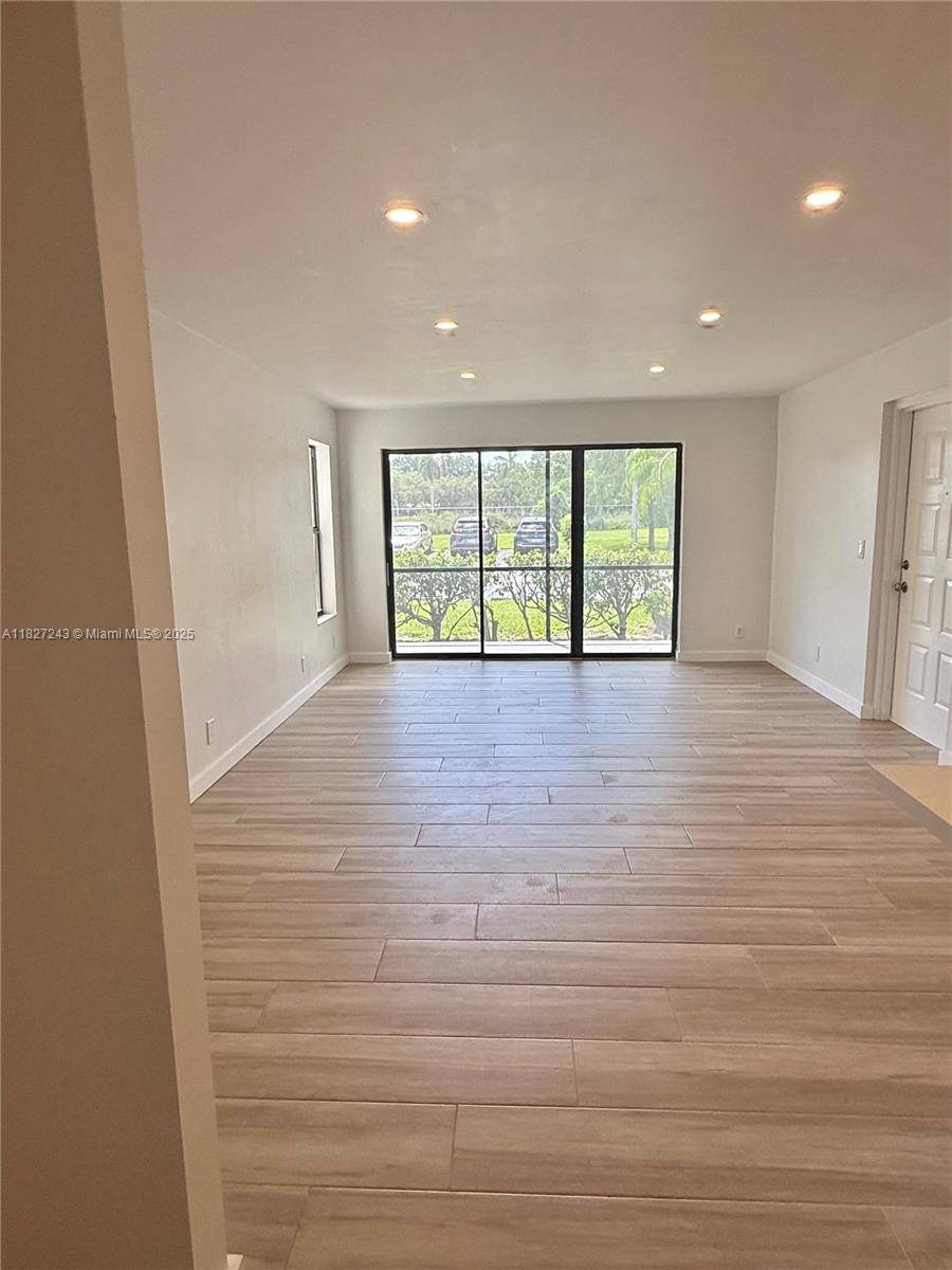 West Palm Beach, FL 33409,1116 Green Pine Blvd #D1