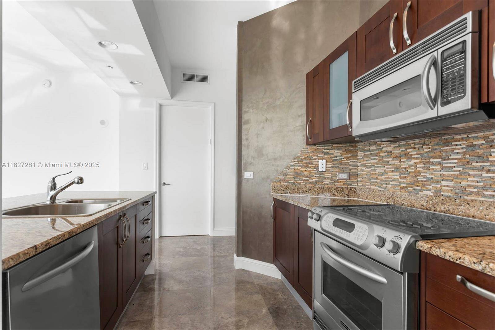 Aventura, FL 33180,19900 E Country Club Dr #TS10
