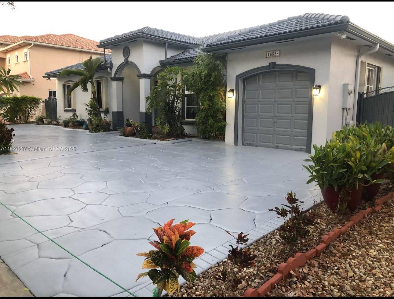 Miami Lakes, FL 33016,16523 NW 77th Path