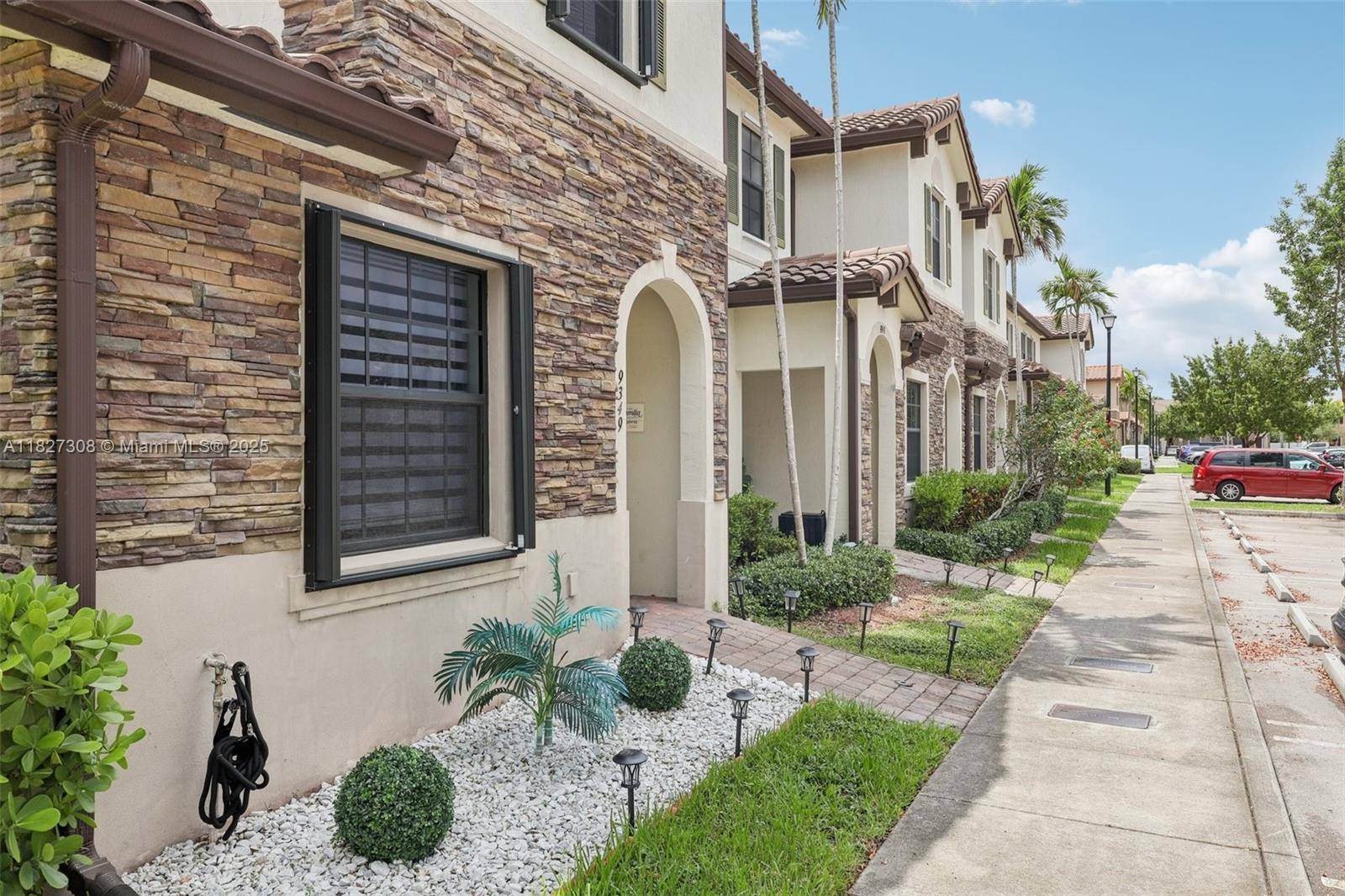Hialeah, FL 33018,9349 W 33rd Way
