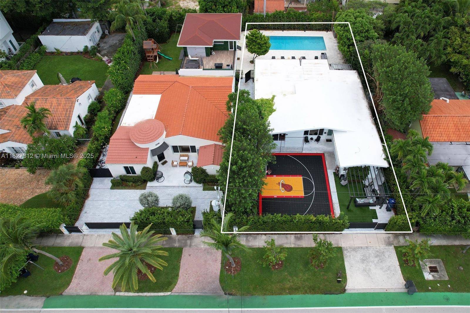 Miami Beach, FL 33140,3758 Prairie Ave