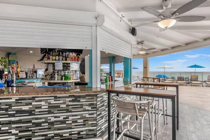 Sunny Isles Beach, FL 33160,19201 Collins Ave #528
