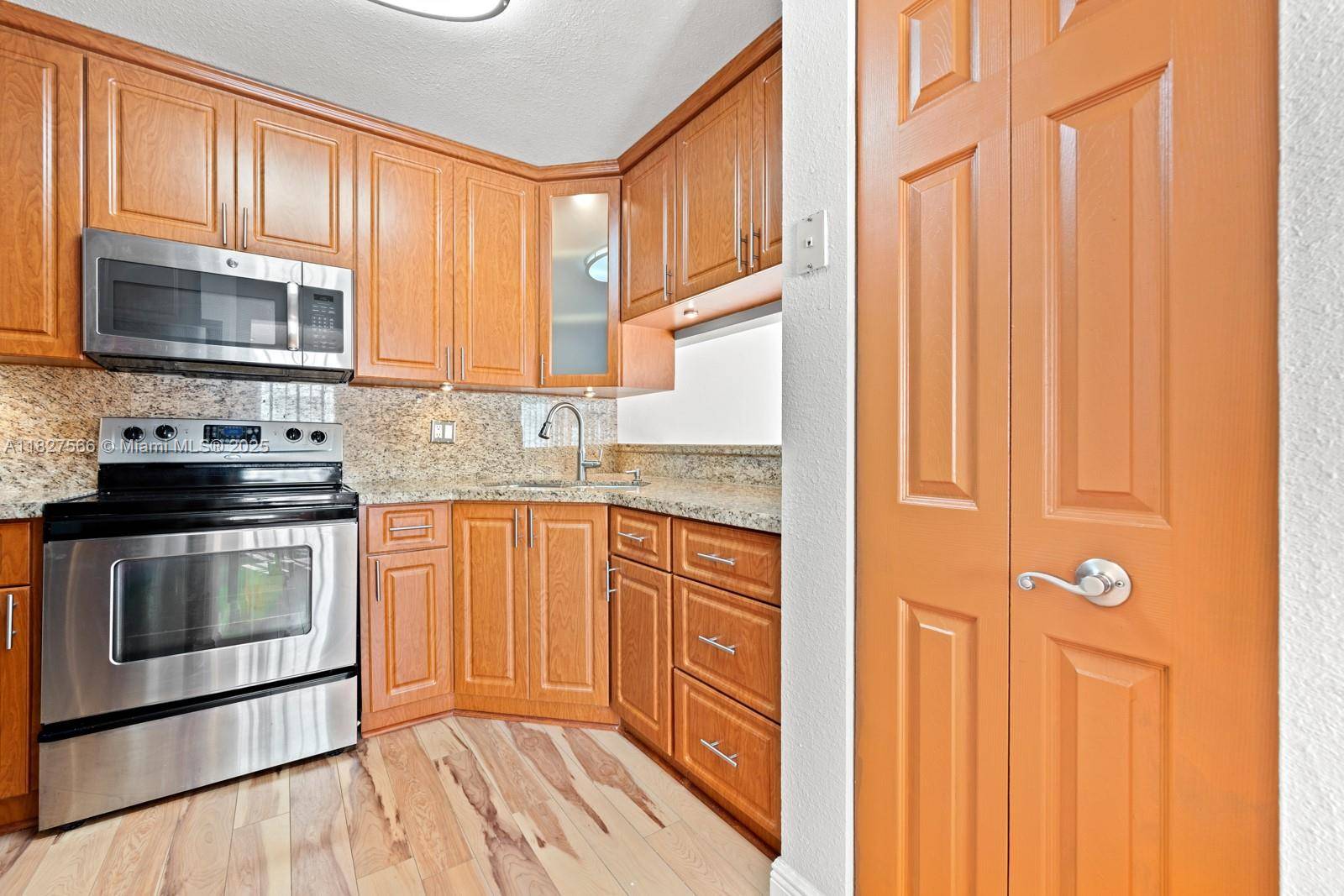 Hialeah, FL 33015,20155 E Oakmont Cir