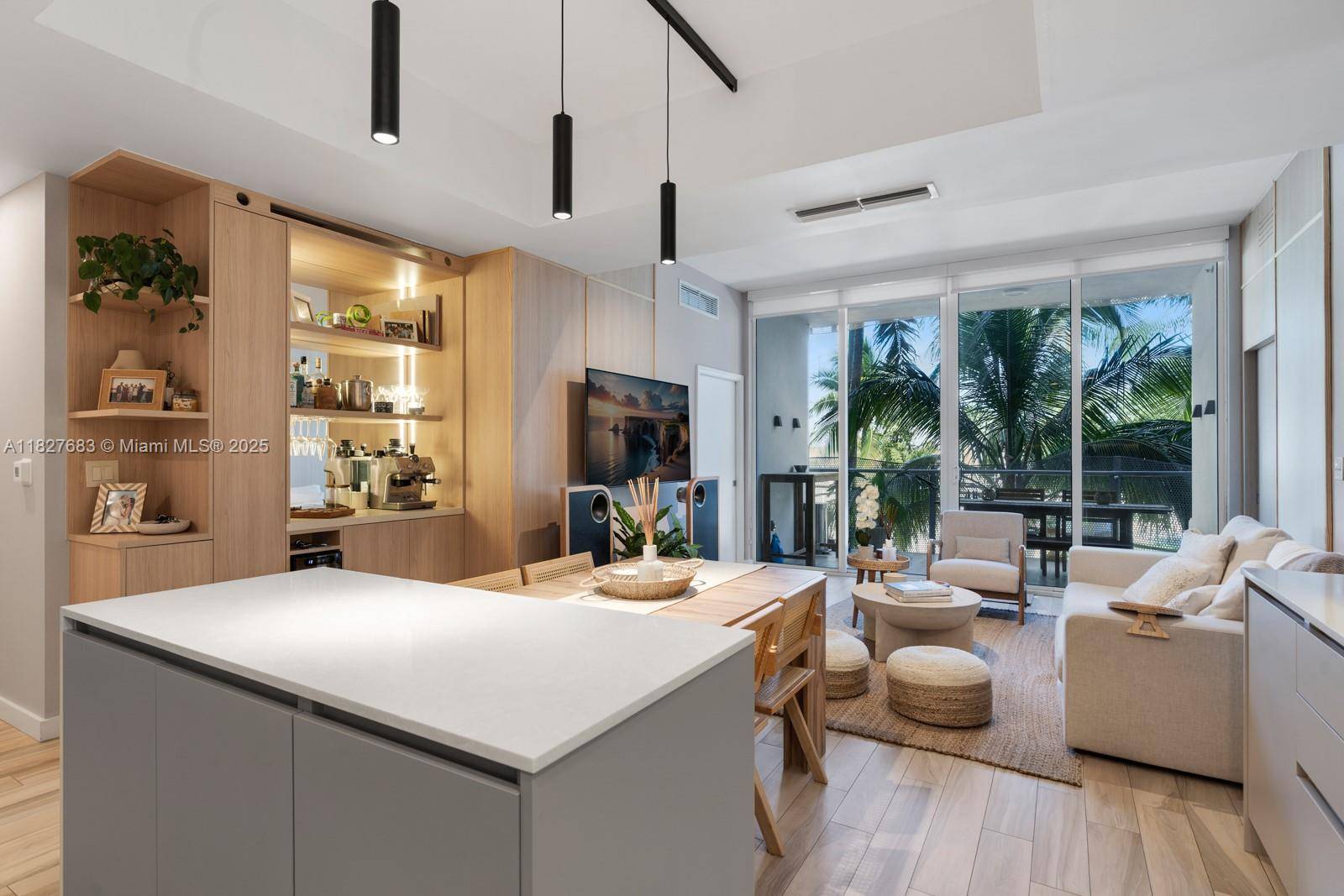 Miami Beach, FL 33139,2100 Park Ave #203