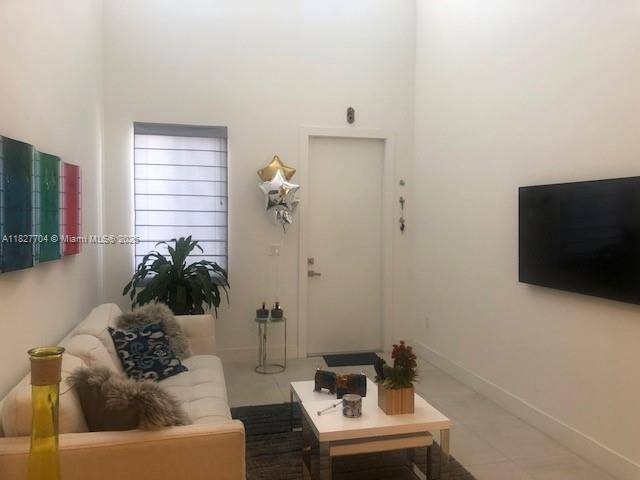 Doral, FL 33178,10242 NW 72nd St