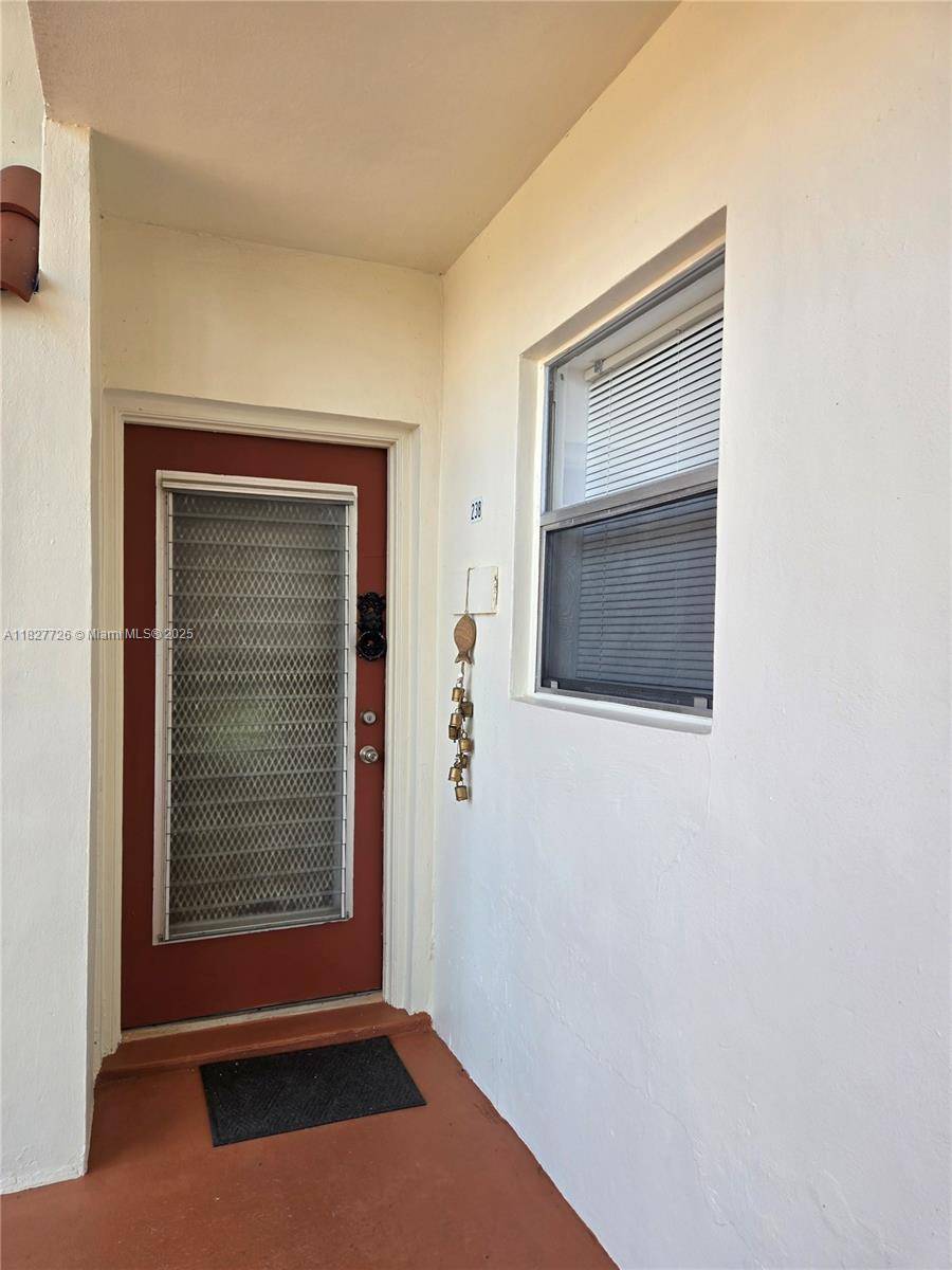 West Palm Beach, FL 33411,238 Lake Dora Dr #238