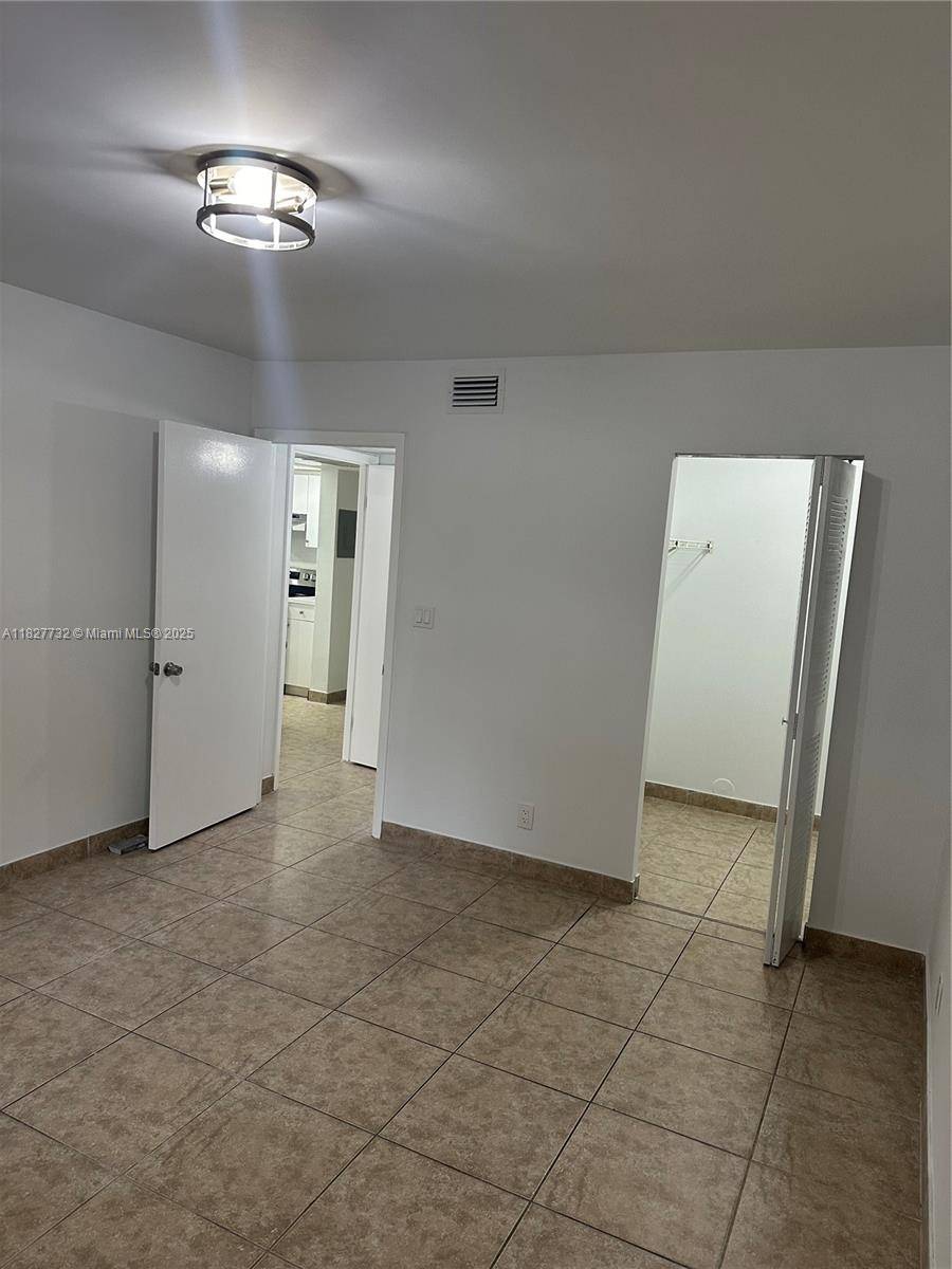 Doral, FL 33166,8100 Geneva Ct #142