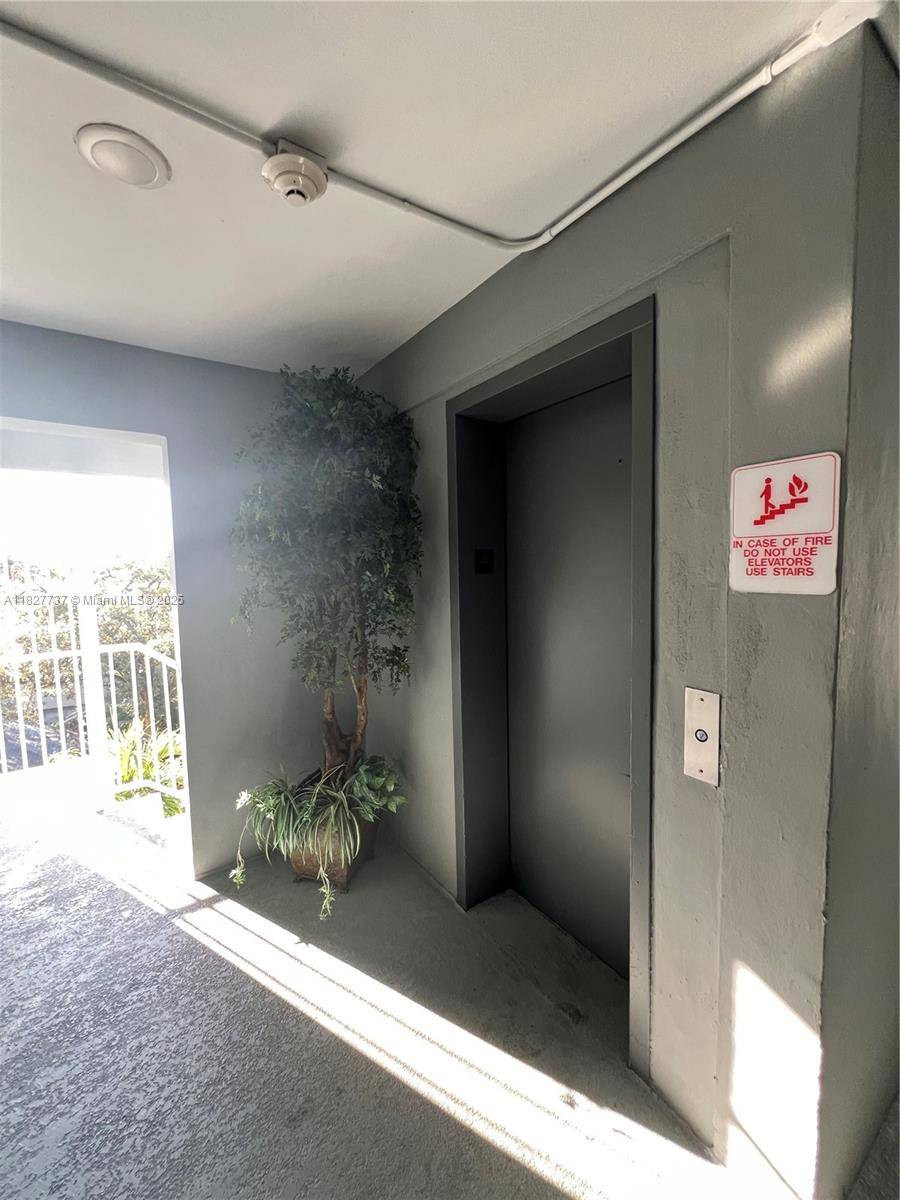 North Miami, FL 33161,645 NE 121st St #404