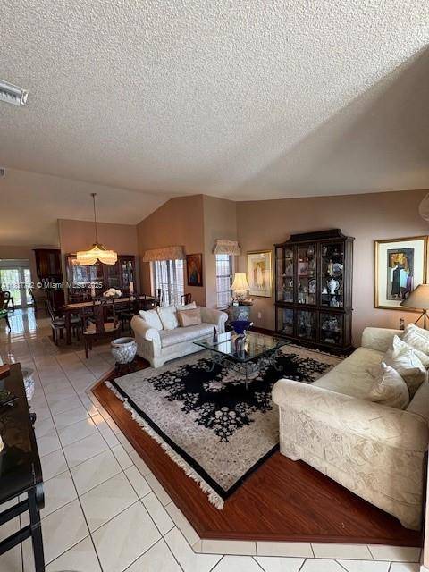 Miami, FL 33184,13736 SW 12th St