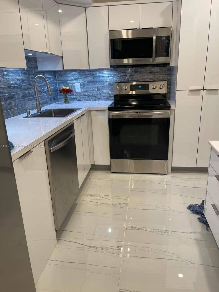 Pompano Beach, FL 33069,2800 N Palm Aire Dr #302
