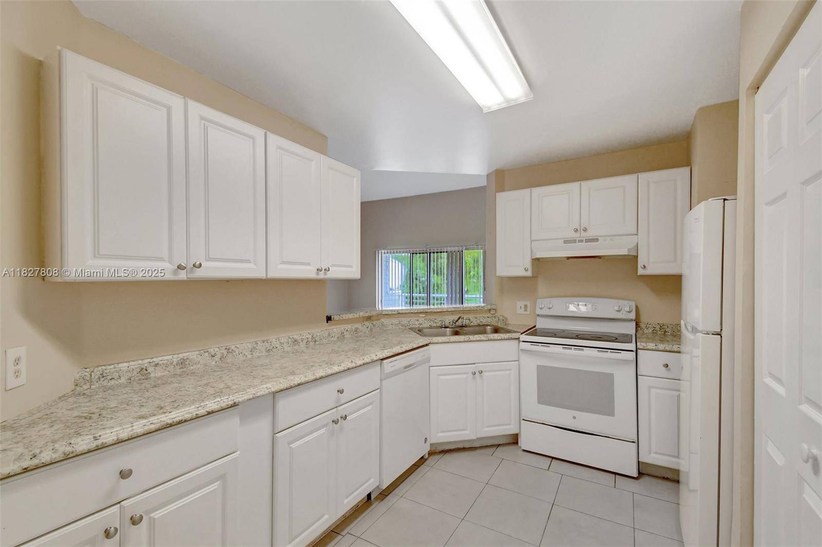 Oakland Park, FL 33309,3453 NW 44th St #202