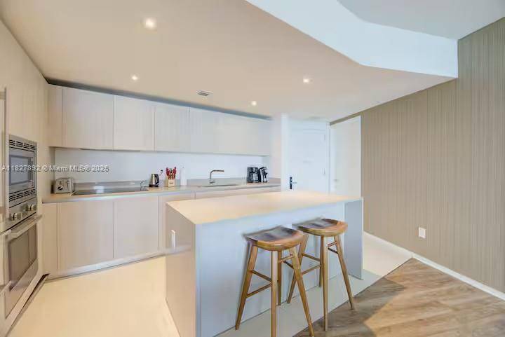 Hollywood, FL 33019,4111 S Ocean Dr #2204