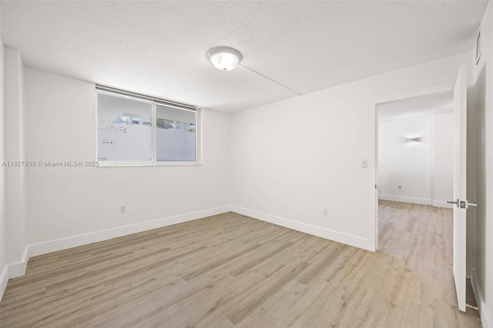 Miami Beach, FL 33139,401 Ocean Dr #425