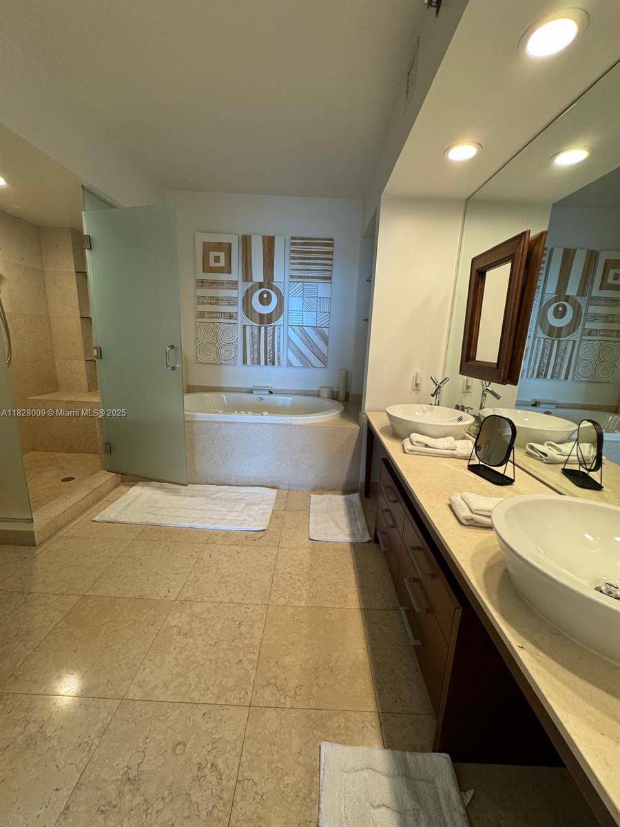Miami Beach, FL 33139,450 Alton Rd #3505