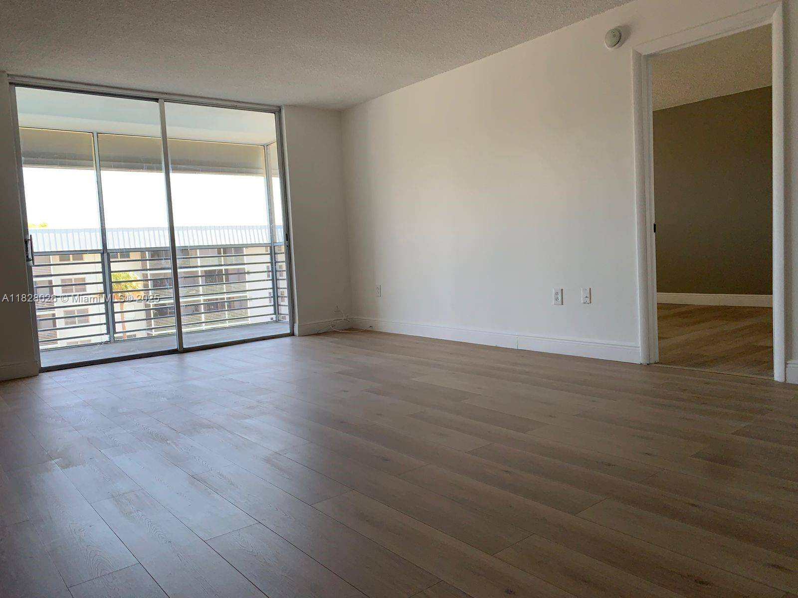 North Miami Beach, FL 33160,3600 NE 170th St #402