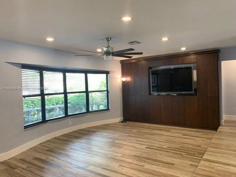 Hollywood, FL 33021,4718 Roosevelt St