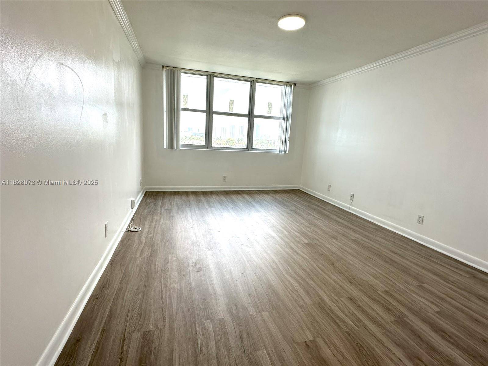 North Miami Beach, FL 33160,16570 NE 26th Ave #6H