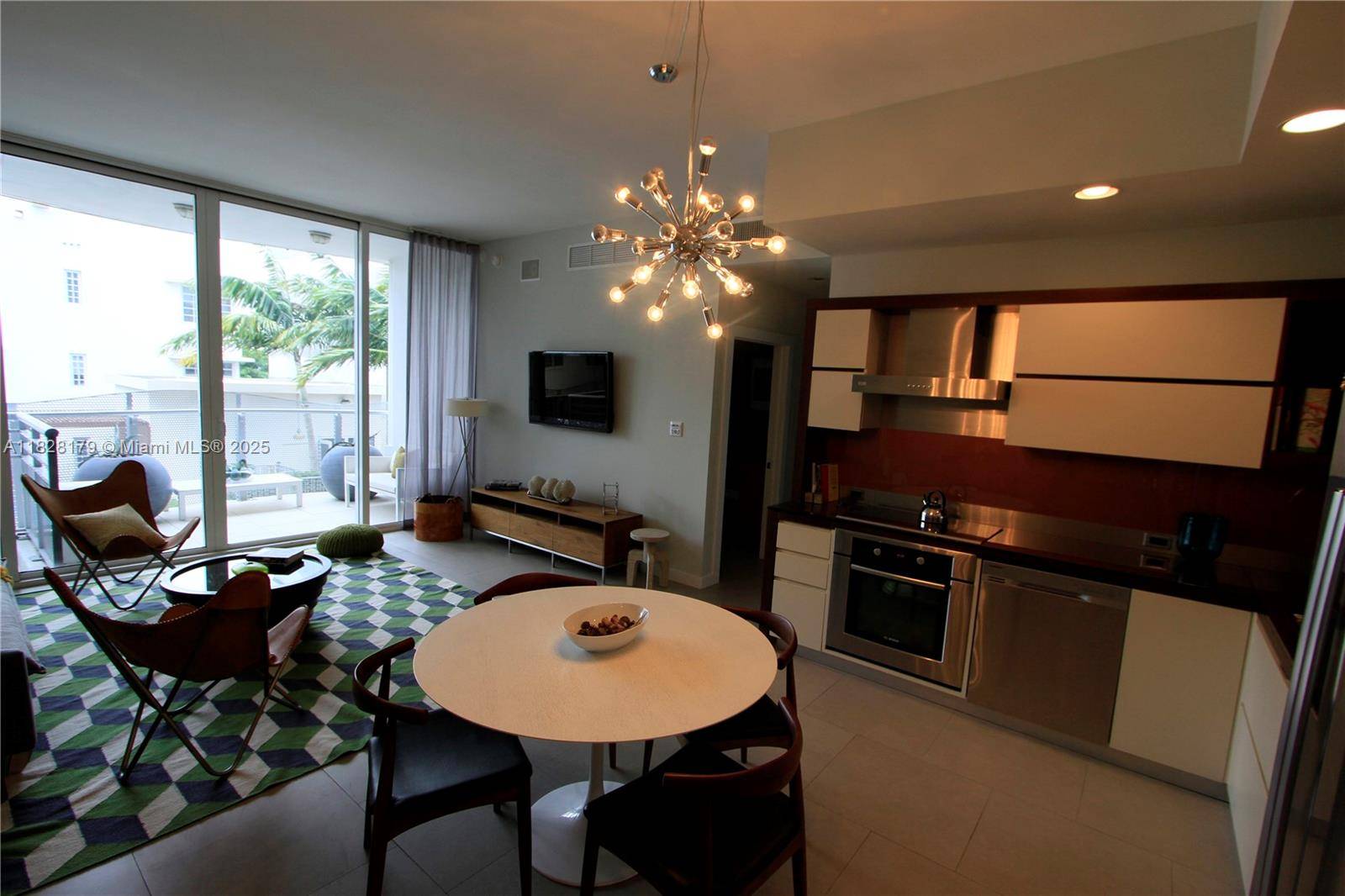 Miami Beach, FL 33139,2100 Park Ave #202