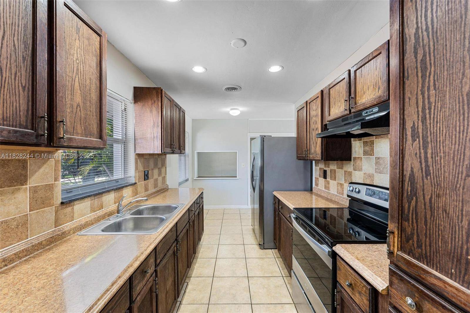 Lake Park, FL 33403,811 Evergreen Dr