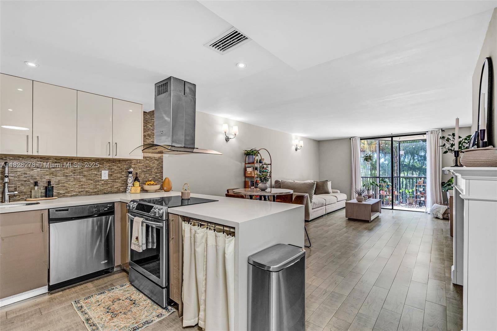 Aventura, FL 33180,20367 W Country Club Dr #L25
