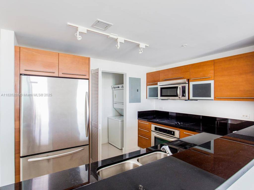 Miami, FL 33132,244 Biscayne Blvd #1102