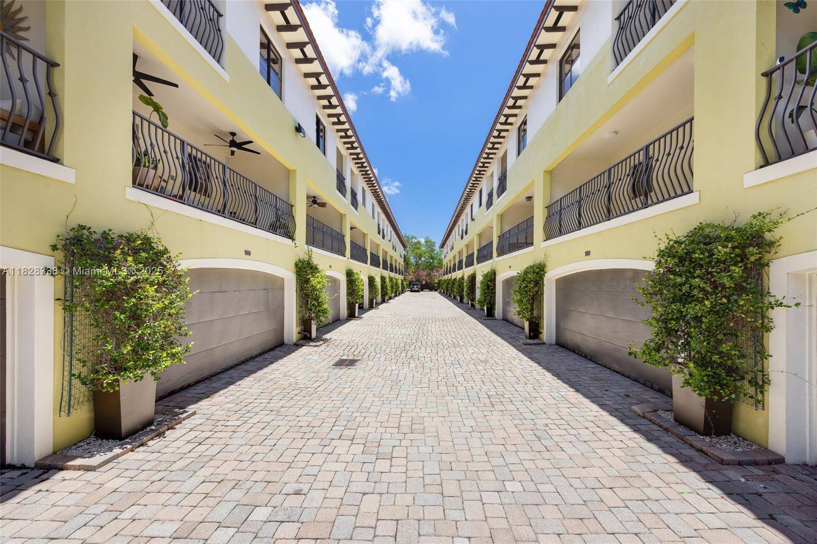 Coconut Grove, FL 33133,3204 Bird Ave #108