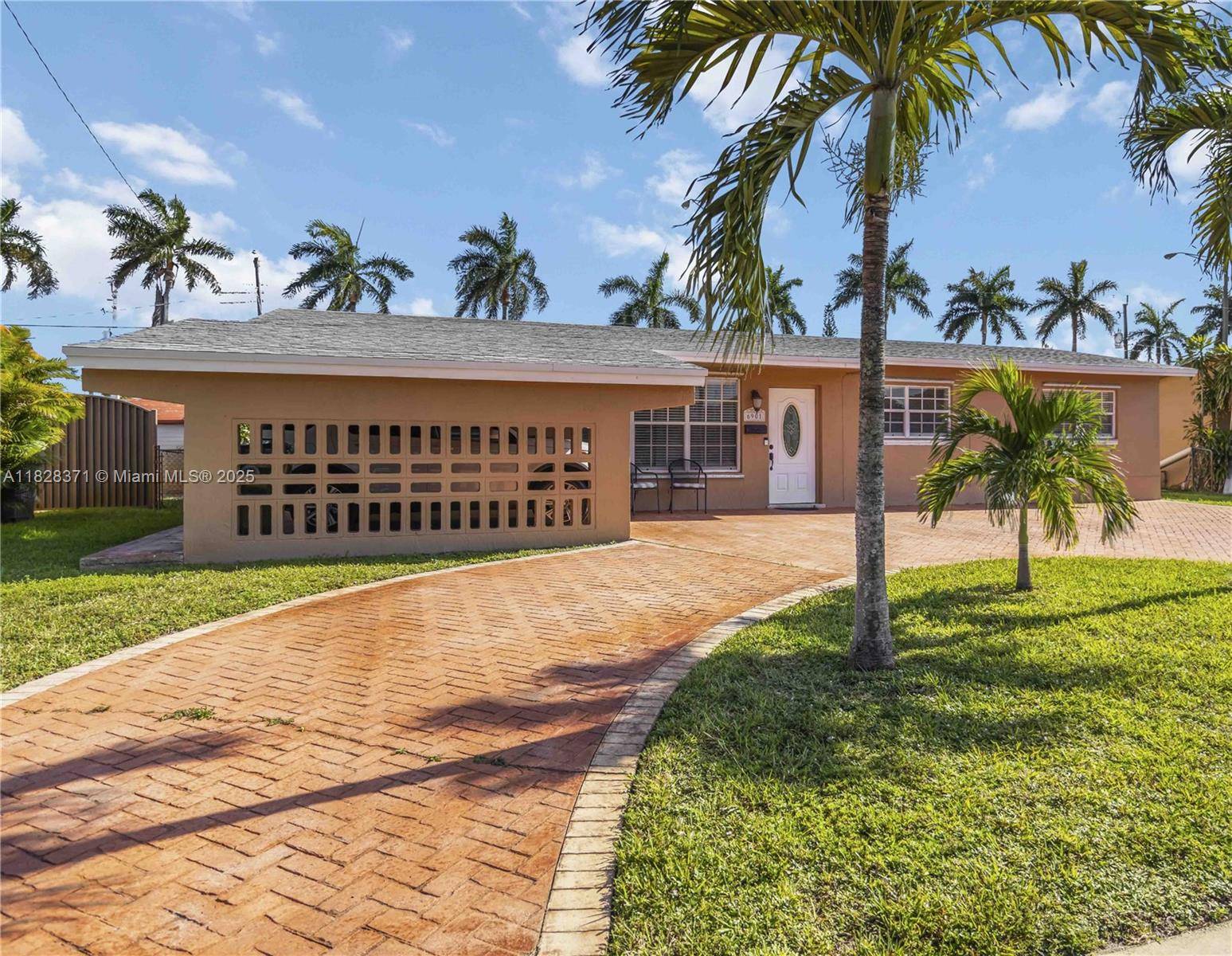 Pembroke Pines, FL 33023,6901 SW 1st Ct