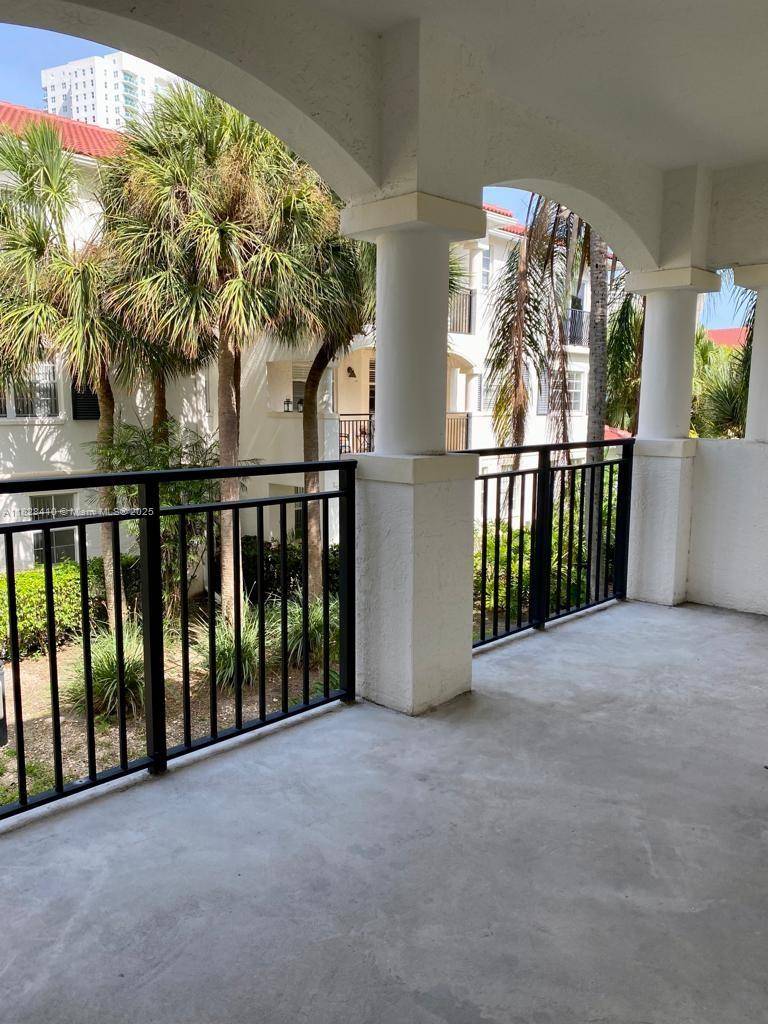Aventura, FL 33160,3115 NE 184th St #4202