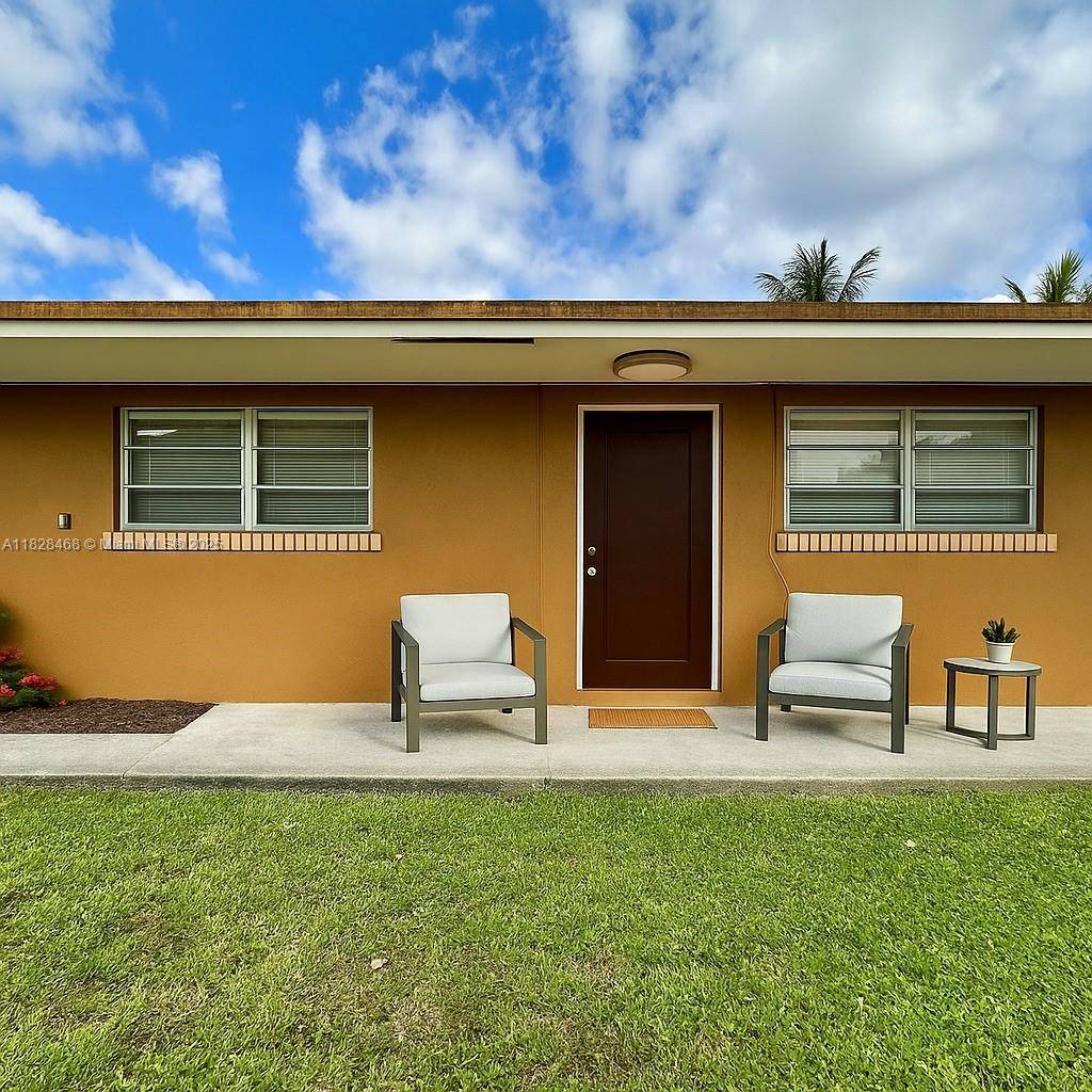 Miramar, FL 33023,6035 SW 39th St #1