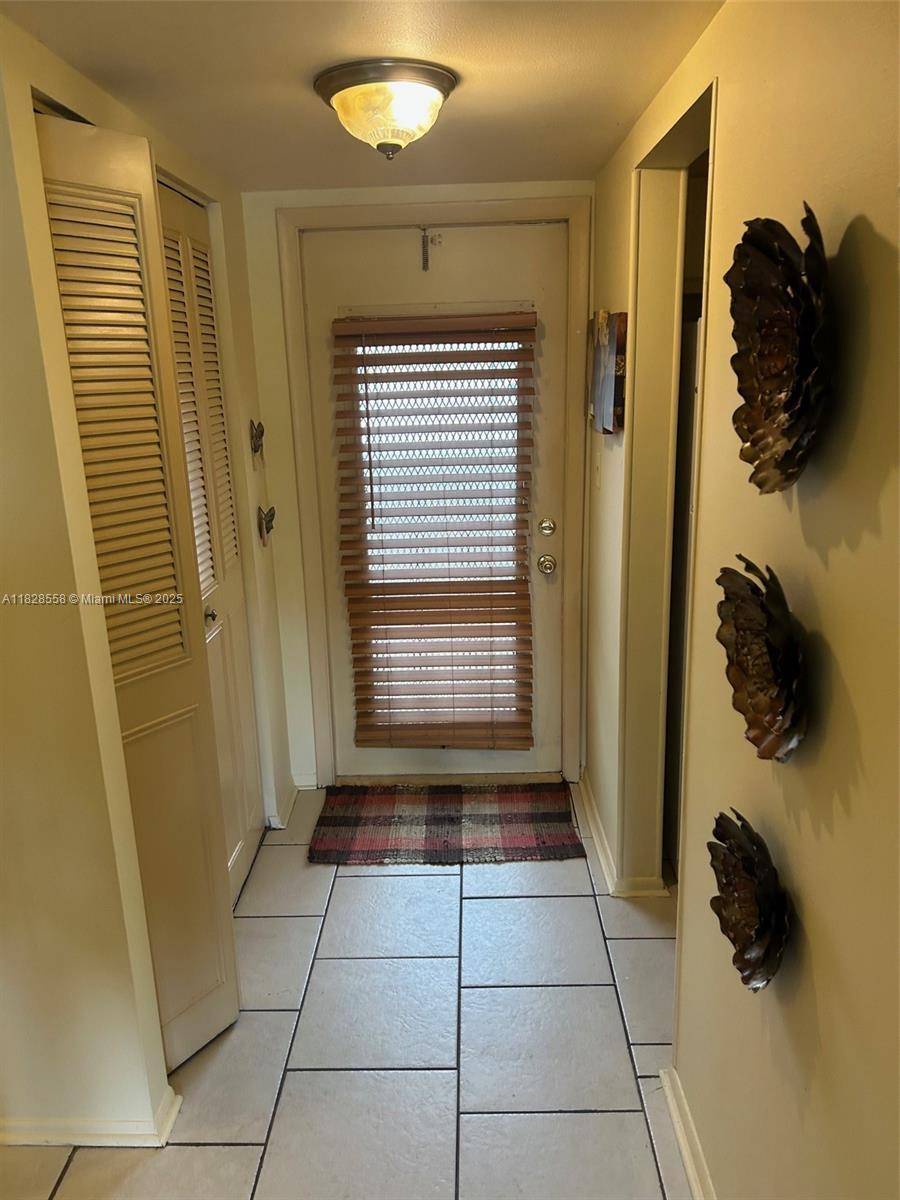 Sunrise, FL 33322,2800 W Sunrise Lakes Dr #104