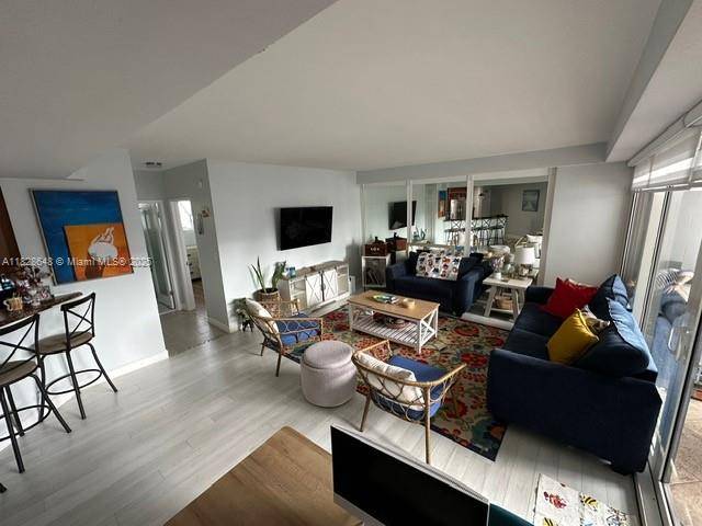 Fort Lauderdale, FL 33316,1900 S Ocean Dr #1406