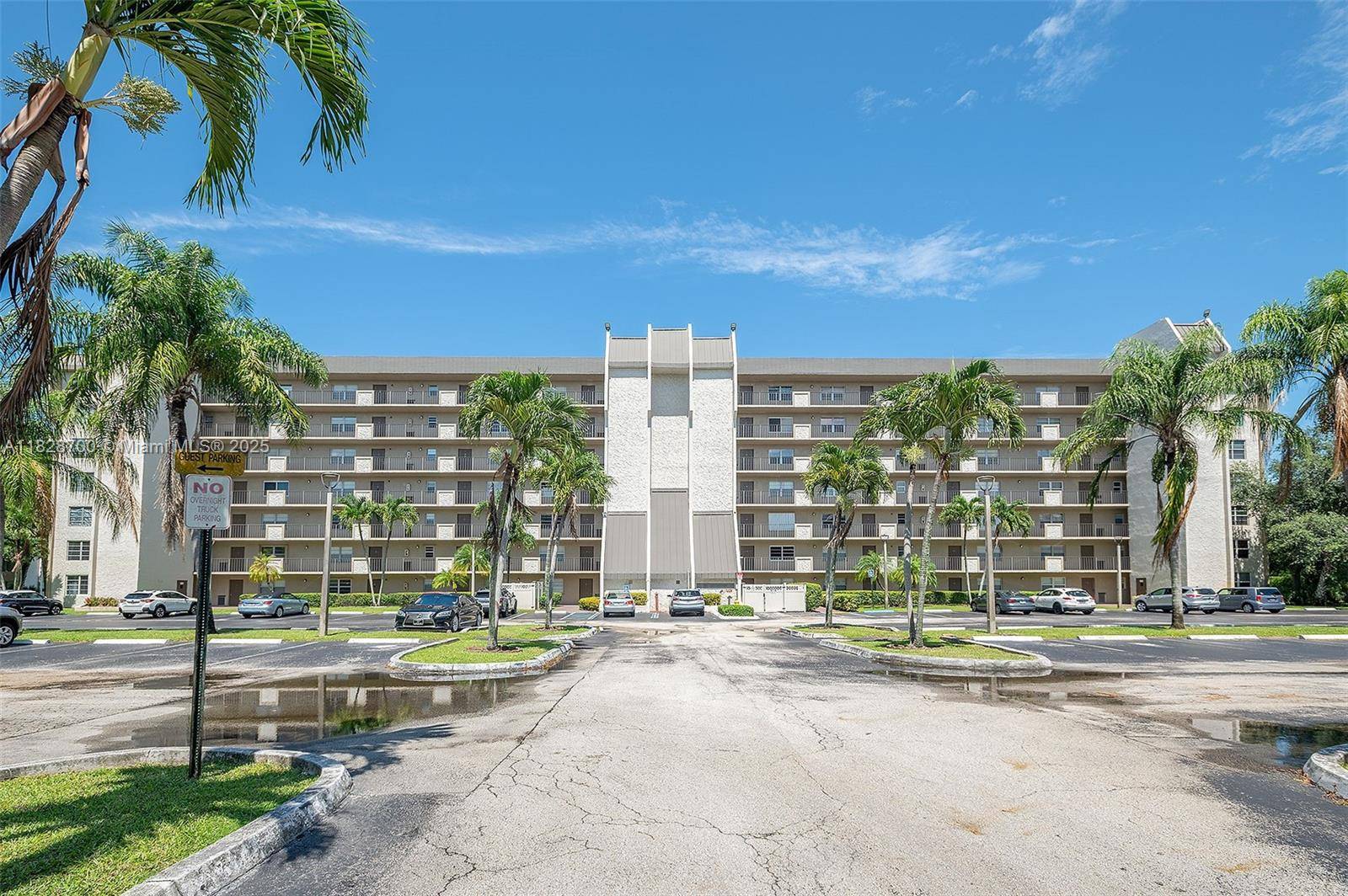 Davie, FL 33328,3150 W Rolling Hills Cir #307