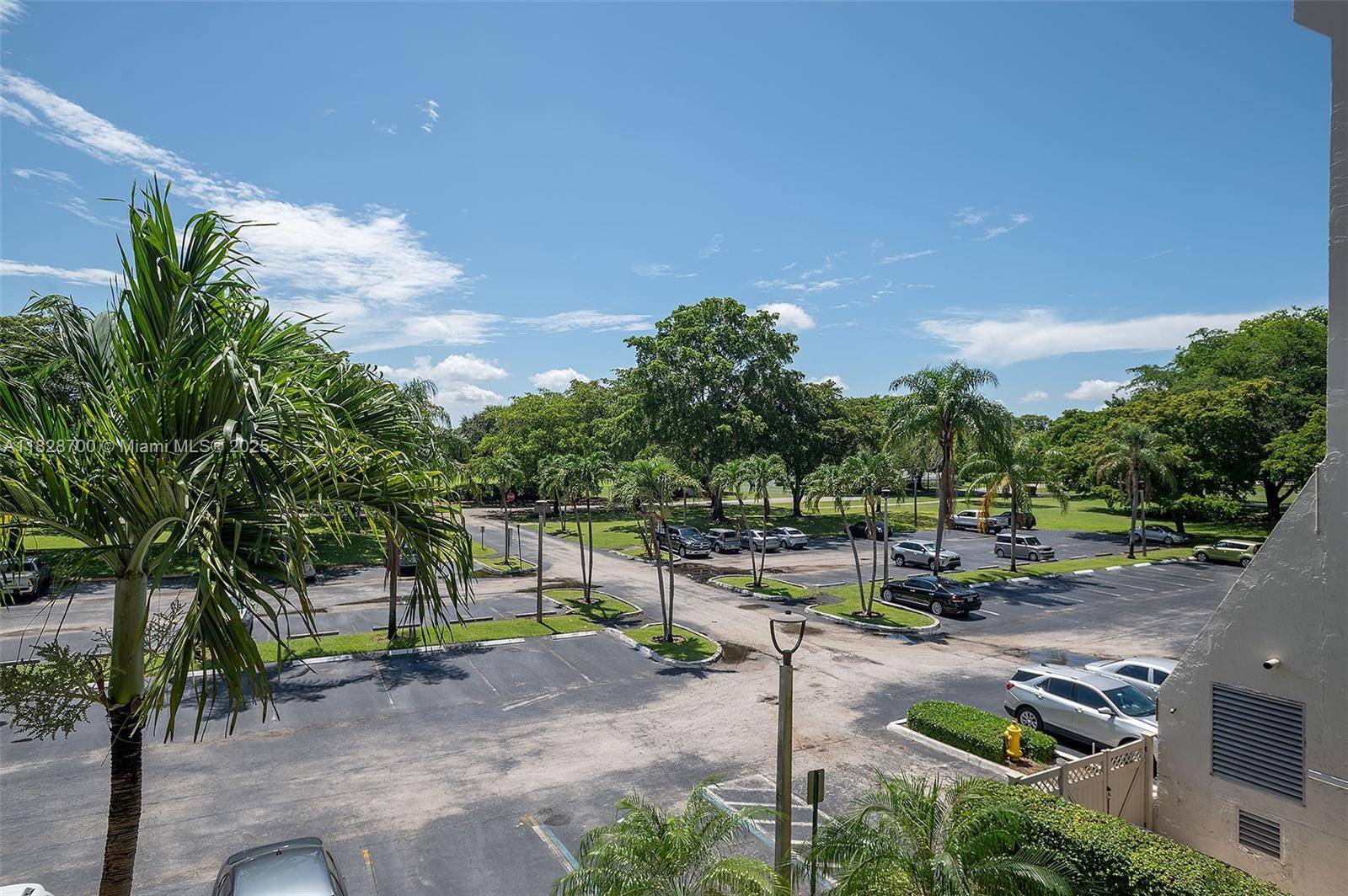 Davie, FL 33328,3150 W Rolling Hills Cir #307