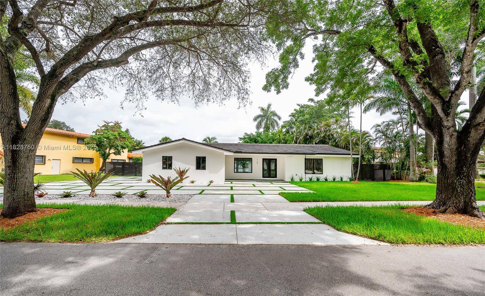 Miami Lakes, FL 33014,7101 E Troon Cir