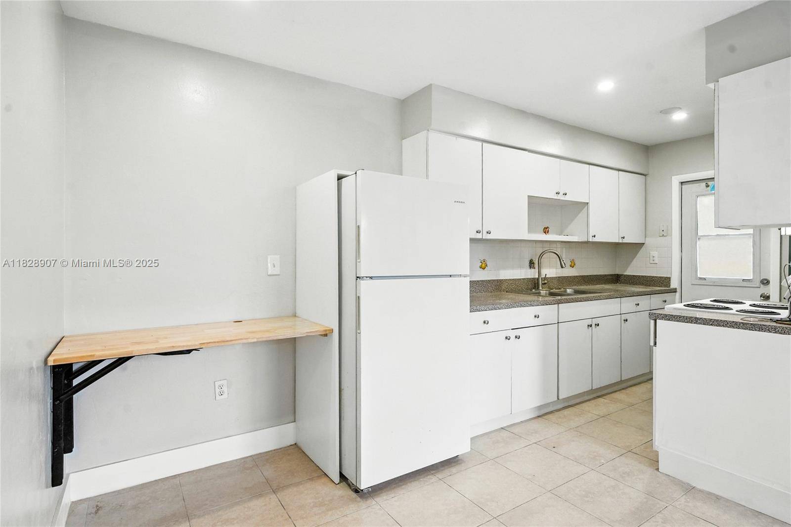 North Miami Beach, FL 33162,2085 NE 169th St #3