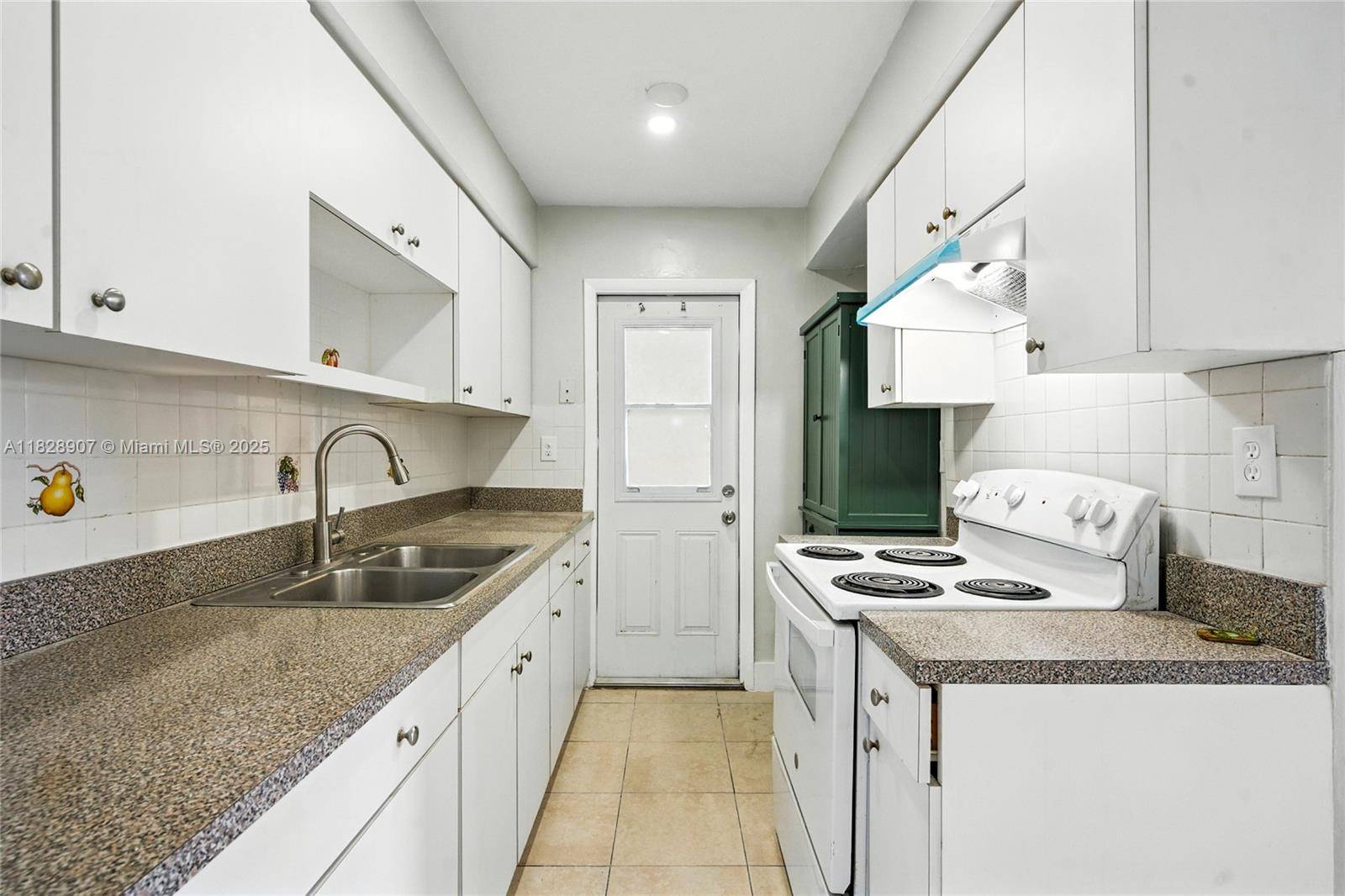 North Miami Beach, FL 33162,2085 NE 169th St #3