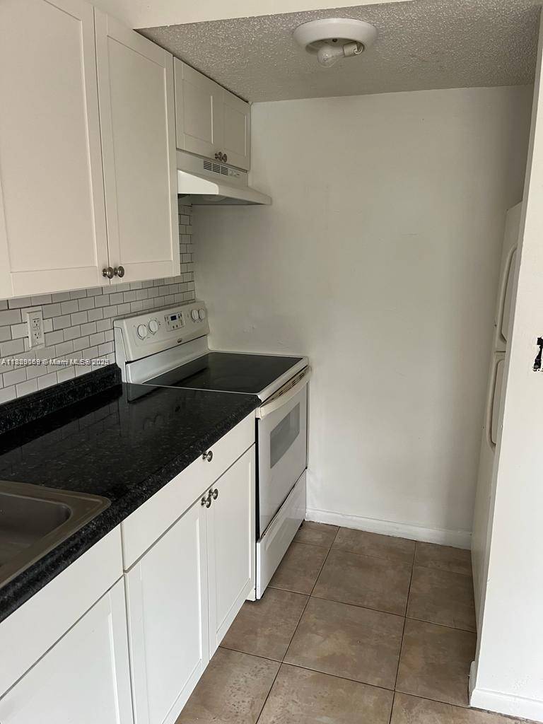 Lauderhill, FL 33313,4311 NW 19th St #5