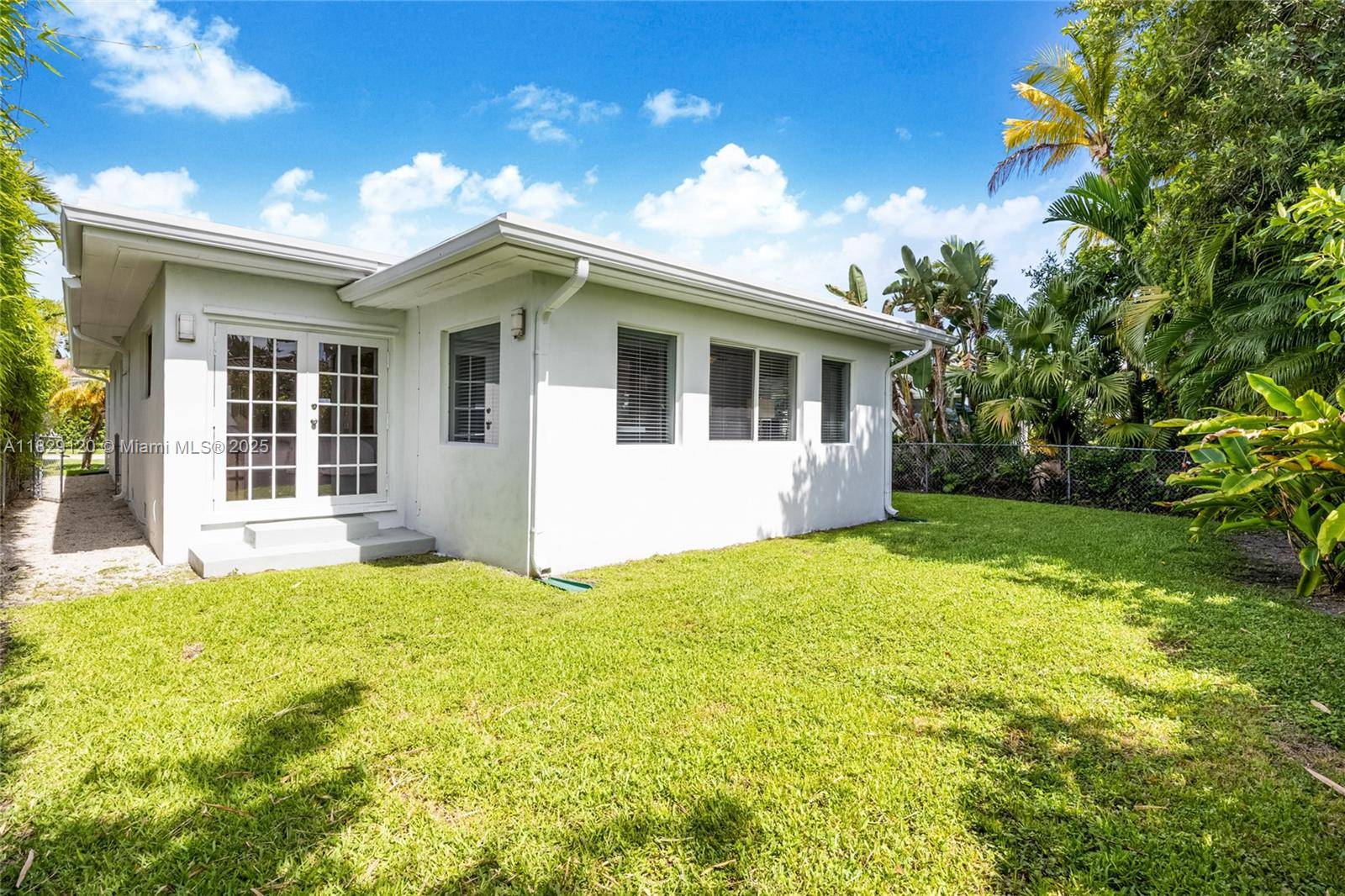 Surfside, FL 33154,8811 Hawthorne Ave