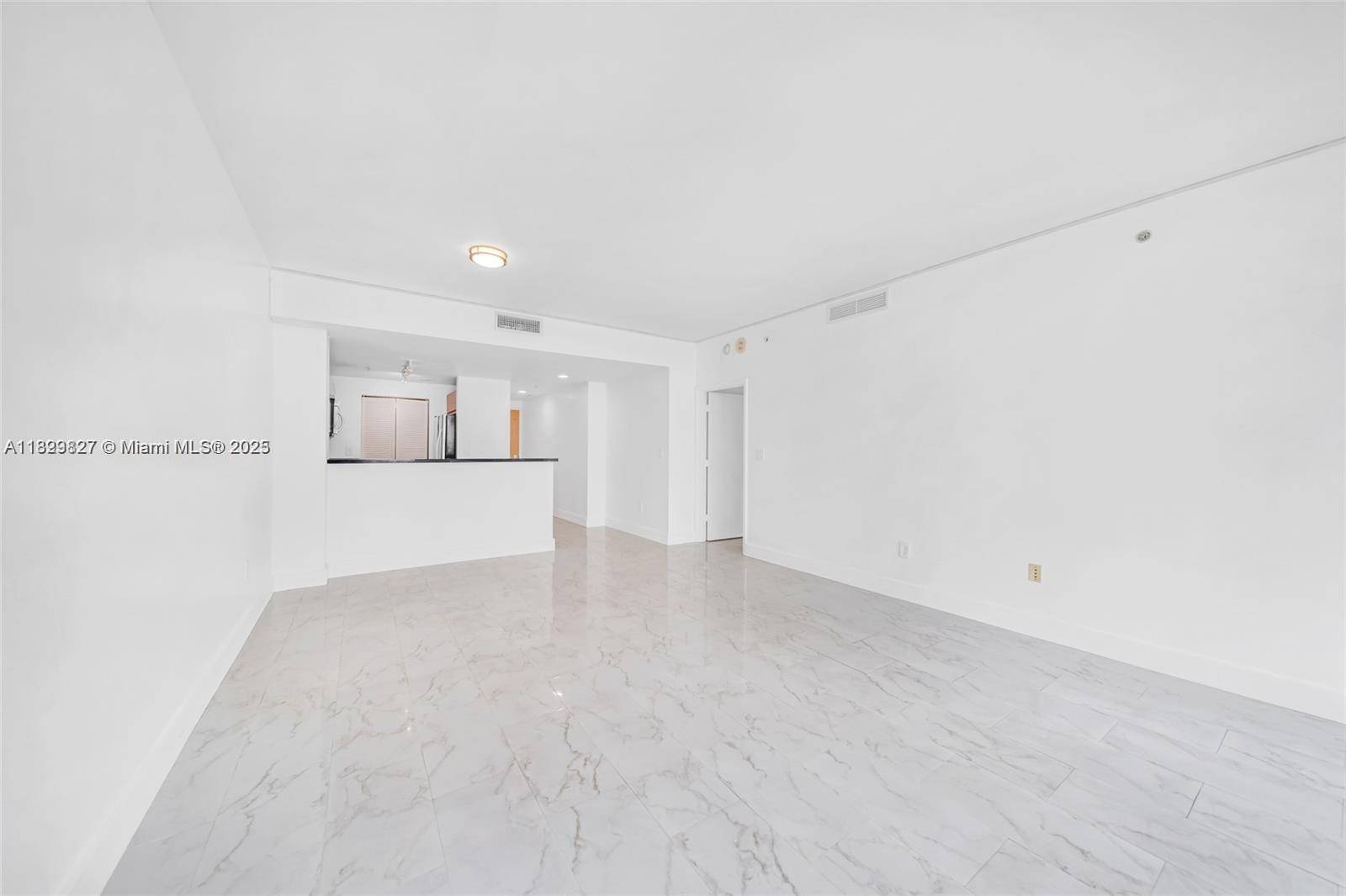Miami, FL 33132,244 Biscayne Blvd #3704