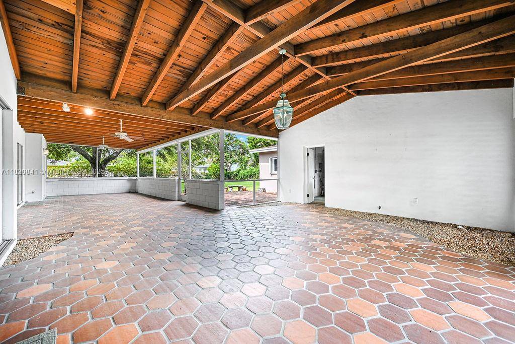 Palmetto Bay, FL 33158,8240 SW 141st St