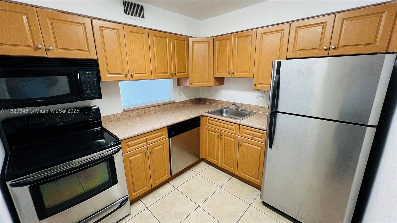 Doral, FL 33166,5201 Geneva Way #206