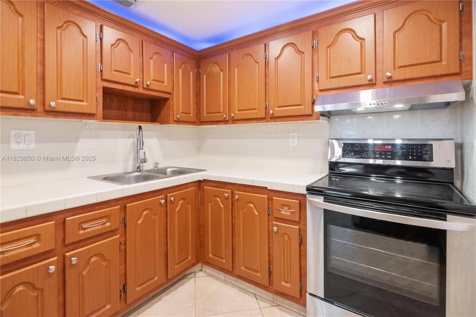North Miami Beach, FL 33162,16740 NE 9th Ave #604